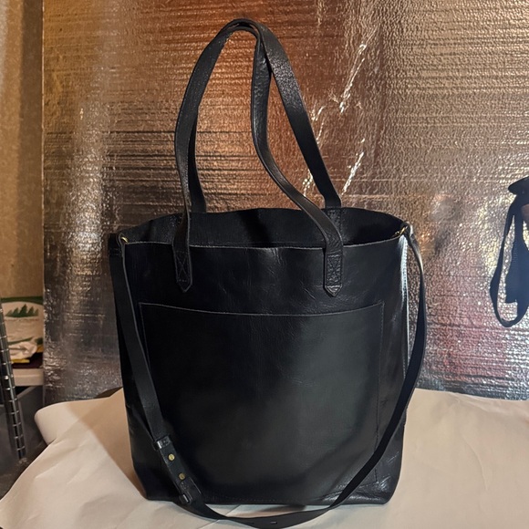 Madewell Handbags - Madewell The Zip-Top Medium Transport Leather Tote